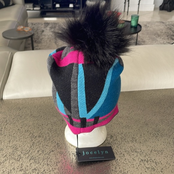 NWT JOCELYN KNIT POM-POM HAT - Picture 4 of 4